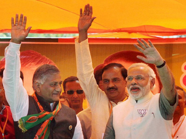 Narendra Modi along with BJP candidate Gen V K Singh