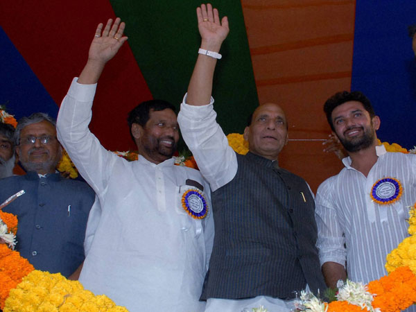 Rajnath Singh with LJP President Ramvilas Paswan 