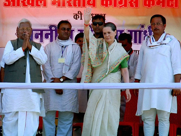 Sonia Gandhi with with party candidates Ajay Singh Rahul
