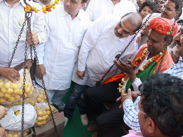 BJP candidate Udit Raj is weighed against Ladoos