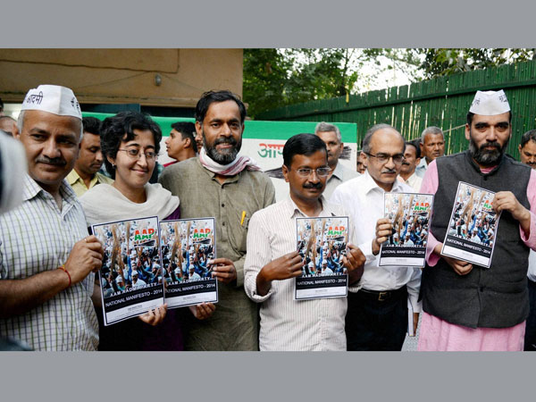 Arvind Kejriwal with party leaders