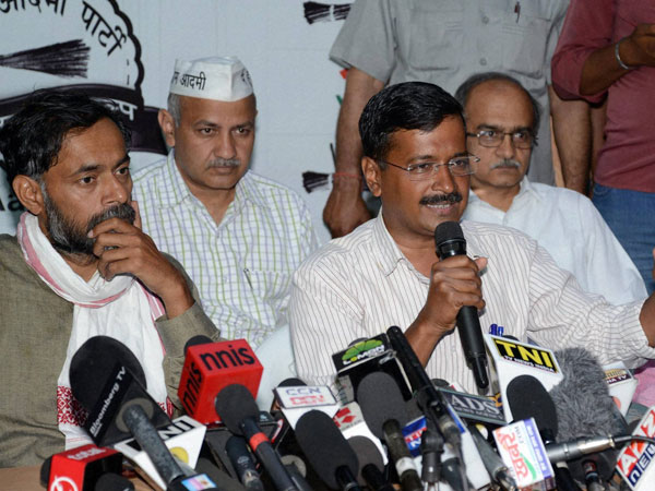 Arvind Kejriwal with party leaders Manish Sisodia