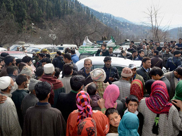 Mehbooba Mufti addressing party workers