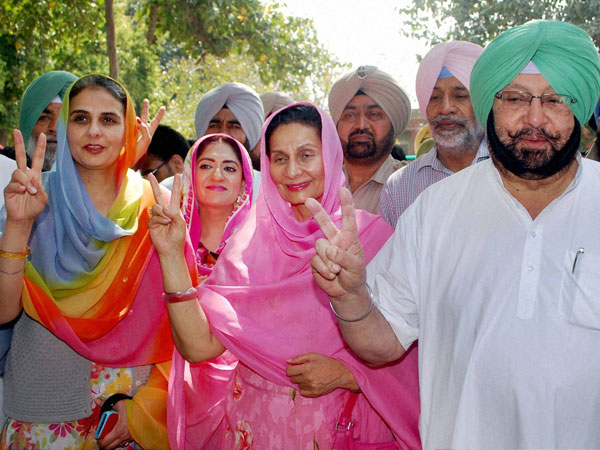 Amritsar Captain Amarinder Singh with his wife Preneet Kaur