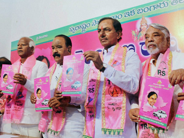 Chandra Sekhar Rao with party leaders 