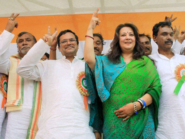 TMC candidate Moon Moon Sen with party leaders