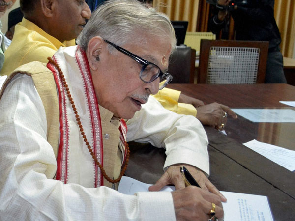 Murli Manohar Joshi filing his nomination papers 