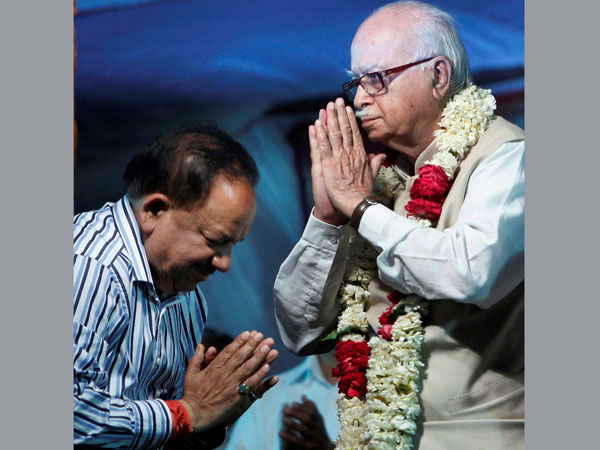 BJP candidate Harsh Vardhan seeks blessings of party's senior Leader L K Advani