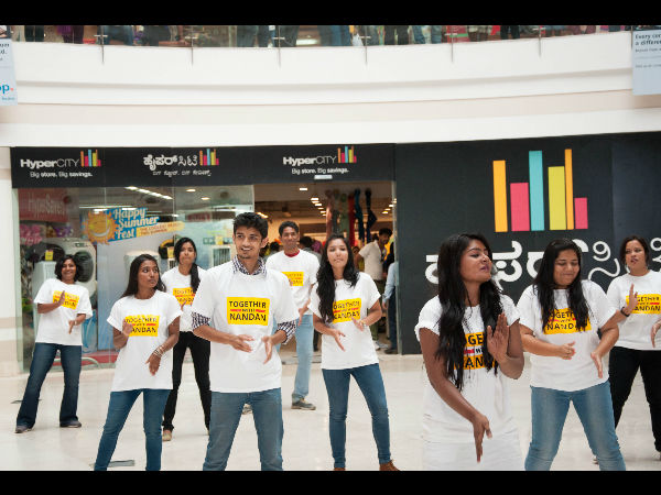 Youth flash mob supporting Nilekani 