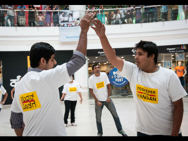 Youth flash mob supporting Nilekani 