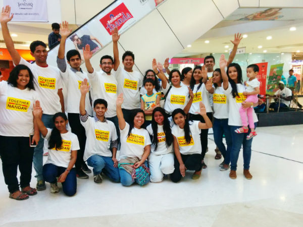 Youth flash mob supporting Nilekani 