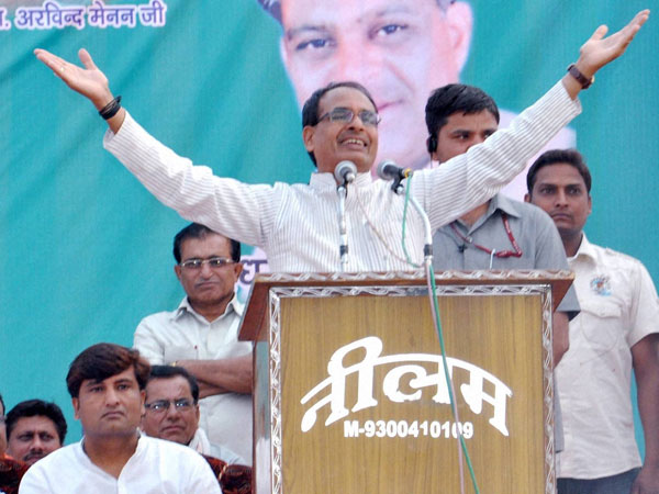 hivraj Singh Chouhan addressing an election meeting in Chhindwara hivraj Singh Chouhan addressing an election meeting in Chhindwara