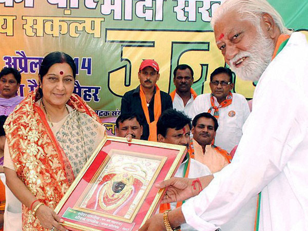 Sushma Swaraj being welcomed during an election meeting Sushma Swaraj being welcomed during an election meeting