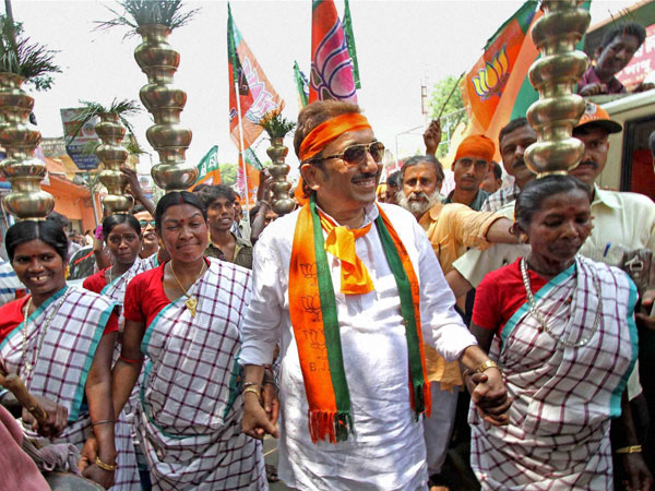 BJP candidate from Birbhum actor Joy Bandopadhyay dances BJP candidate from Birbhum actor Joy Bandopadhyay dances