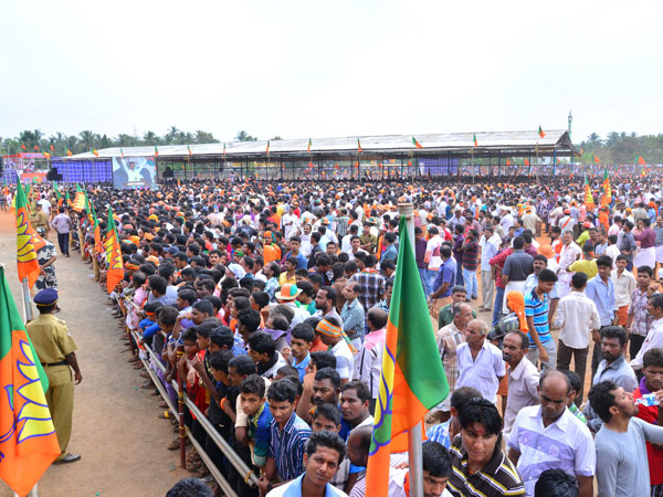 Modi greets enthusiastic crowd