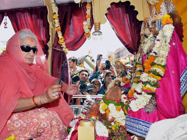 Chandresh Kumari Katoch offers prayers to Lord Sri Ram Chandresh Kumari Katoch offers prayers to Lord Sri Ram