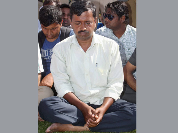 AAP convener Arvind Kejriwal sitting at a silent prayer