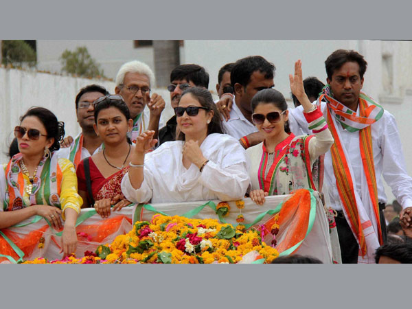Bollywood actress Rati Agnihotri and Bhagyashree during election campaign