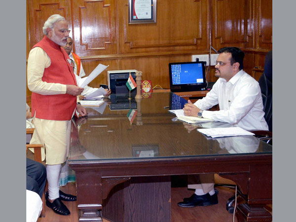 Narendra Modi filing his nomination papers
