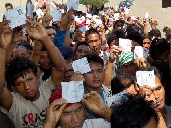 Voters queue up to caste their vote at New Lamka