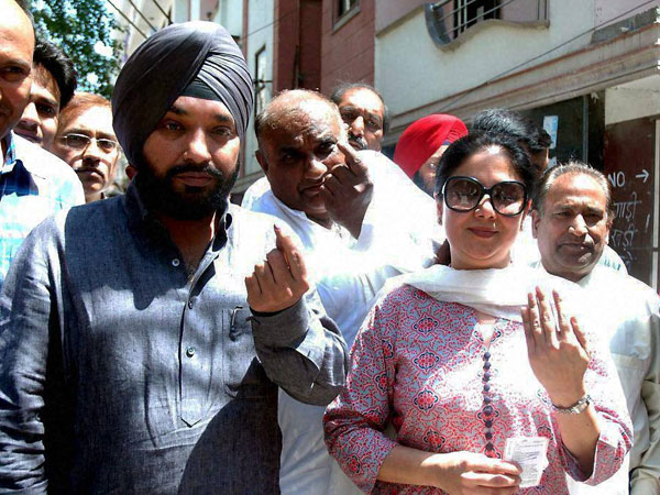 Arvinder Singh Lovely shows his ink-marked finger Arvinder Singh Lovely shows his ink-marked finger