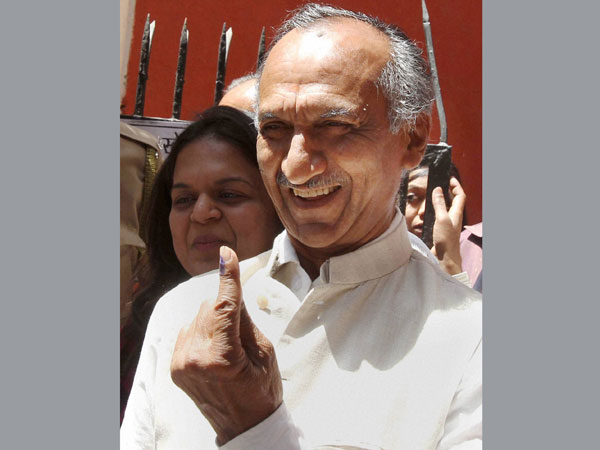 Congress North East Delhi candidate JP Aggarwal shows ink marked finger Congress North East Delhi candidate JP Aggarwal shows ink marked finger