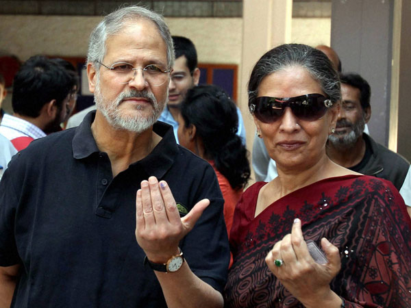 Lt Guv of Delhi Najeeb Jung along with his wife show ink marked finger Lt Guv of Delhi Najeeb Jung along with his wife show ink marked finger