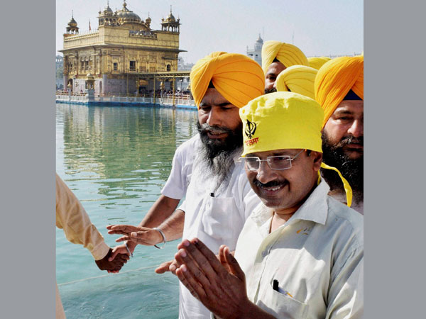 Arvind Kejriwal during a visit to the Golden Temple Arvind Kejriwal during a visit to the Golden Temple