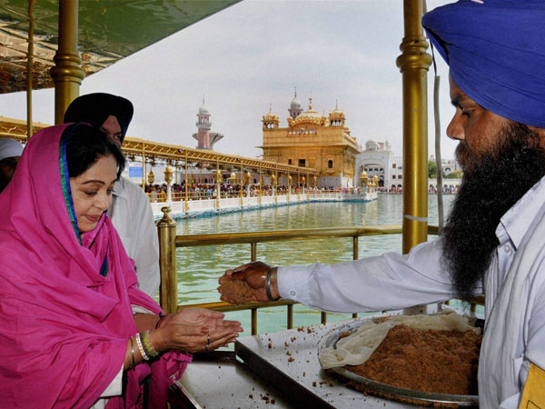Kirron Kher receives 'parsad' at the Golden Temple