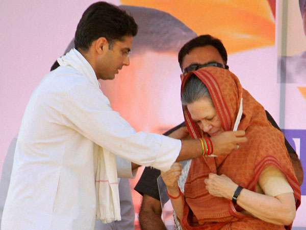 Sonia Gandhi being welcomed by party candidate