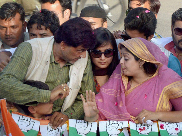 Nagma campaigns for party candidate Sanjay Kapoor