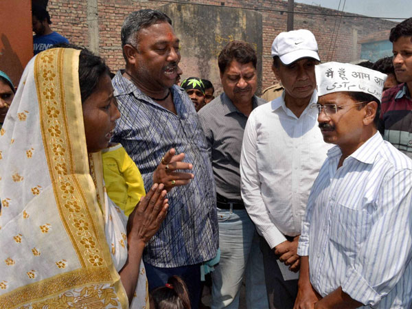 Arvind Kejriwal interacts with slum people in Varanasi