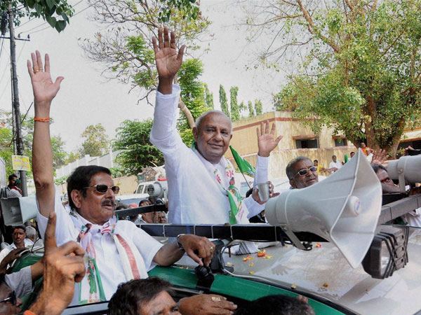HD Devegowda waves during an election campaign
