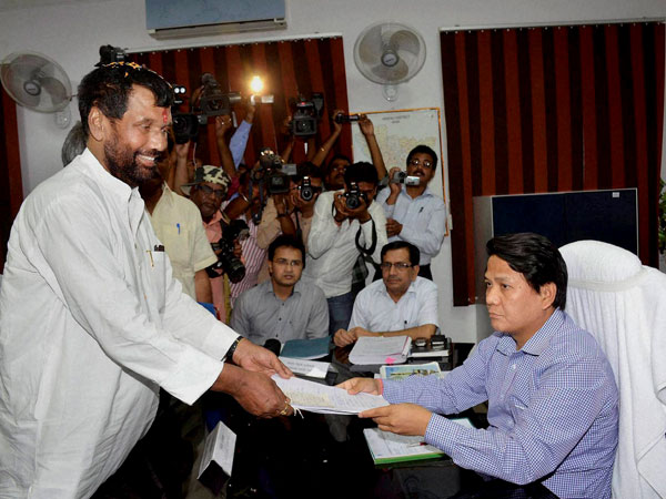 Ramvilas Paswan files his nomination papers