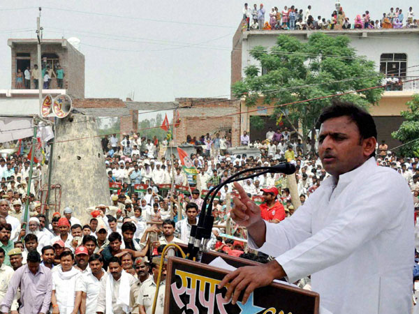 Akhilesh Yadav addresses an election campaign