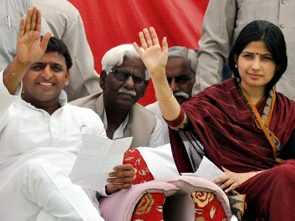 Akhilesh Yadav along with his wife and SP candidate Dimple Yadav