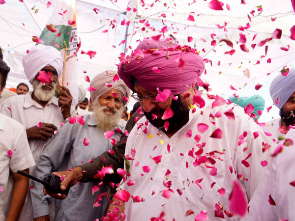 Amarinder Singh during rally at Rajasansi near Amritsar