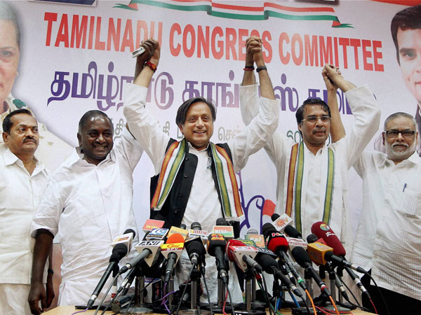 Shashi Tharoor at the press conferance at Sathyamurthy Bhavan