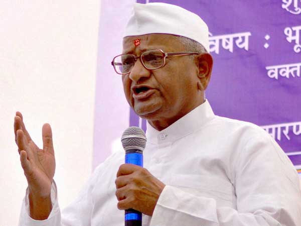 Anna Hazare addressing an event at Vinoba Gyan Mandir 