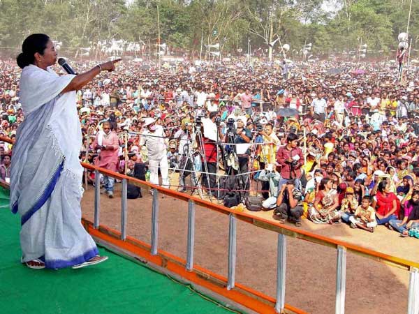 Mamata Banerjee addressing an election campaign