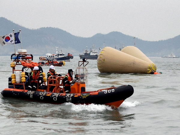 Rescue efforts to find passengers continue