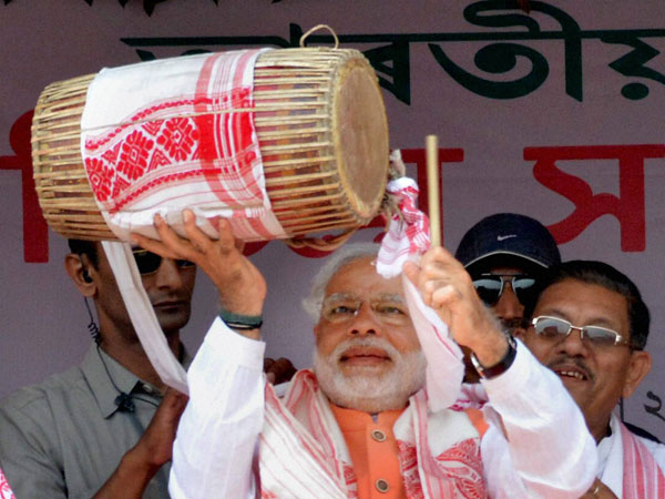 Narendra Modi plays traditional Assamese Dhol 