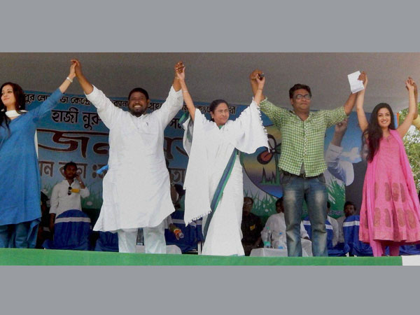 Mamata Banerjee with actress Raima Sen