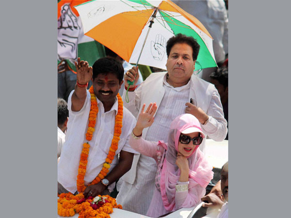 Amisha Patel during an election roadshow