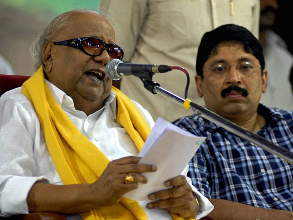 Karunanidhi addresses at an election campaign