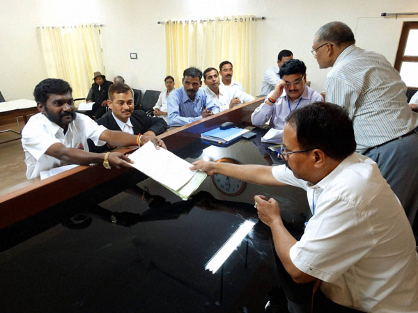 Ramachandran files his nomination papers in Varanasi