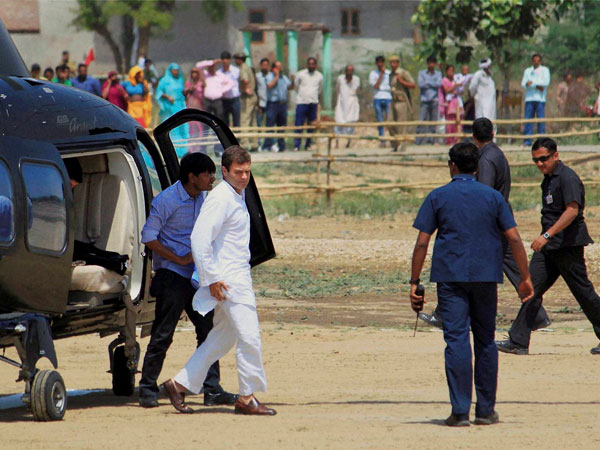 Rahul Gandhi arrives for an elecation campaign