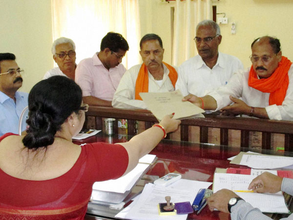 Ramakant Yadav filing his nomination papers