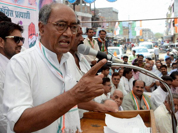 Digvijay Singh addressing an election meeting