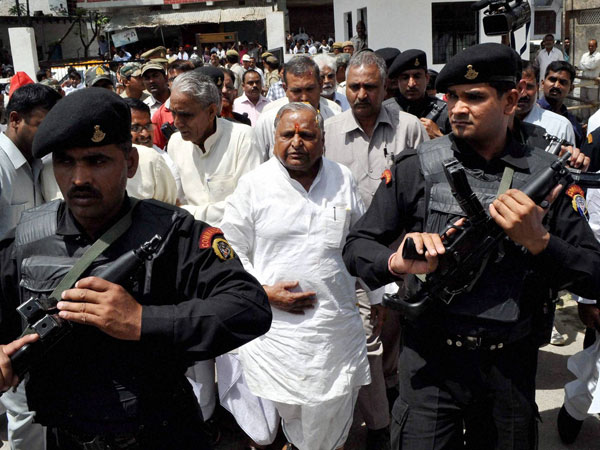 Mulayam Singh Yadav on his way to file nomination